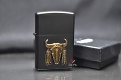 Zippo sơn đen ốp Emblem đầu trâu thổ dân ZN306