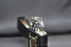 Zippo sơn đen ốp Emblem đầu trâu thổ dân ZN306