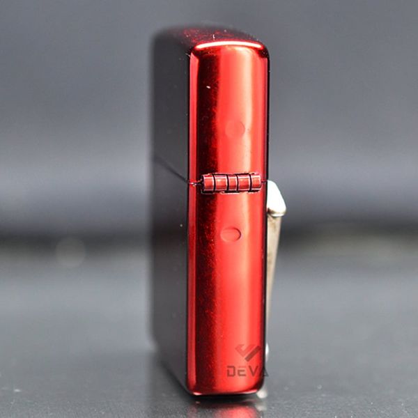 Zippo Sơn Đỏ Ốp Nổi Thương Hiệu Marlboro ZN361