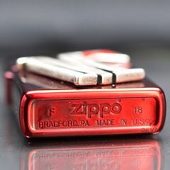 Zippo Sơn Đỏ Ốp Nổi Thương Hiệu Marlboro ZN361