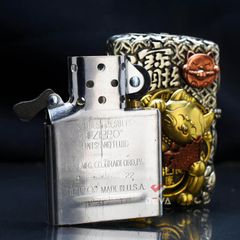 Zippo Vỏ Dày Ốp Hình Mèo Chiêu Tài và Cá Chép May Mắn ZN206
