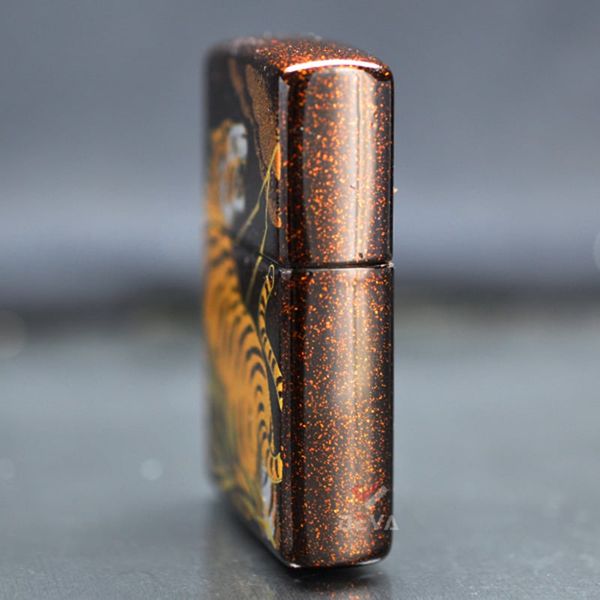 Zippo Sơn Mài In Chủ Đề Hổ Gầm ZN366