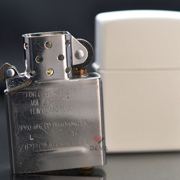 Zippo sơn trắng trơn ZT05