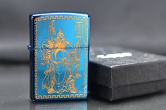 Zippo Xanh Sapphire Khắc Quan Vân Trường Mạ Vàng ZK39