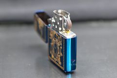 Zippo Xanh Sapphire Khắc Quan Vân Trường Mạ Vàng ZK39