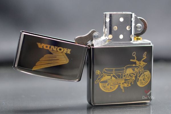 Zippo Sơn Khắc Xe Honda 67 Mạ Vàng ZK41
