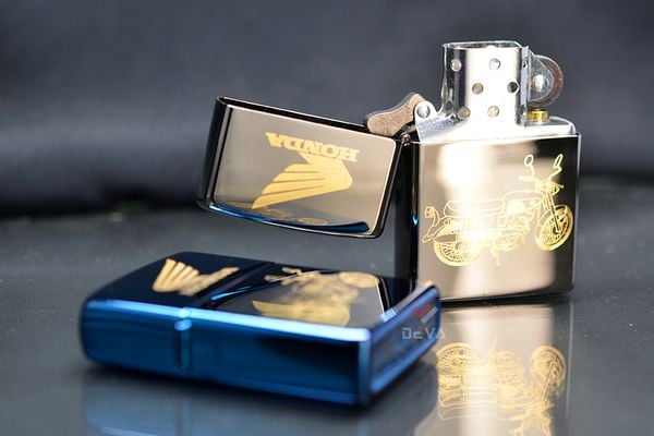 Zippo Sơn Khắc Xe Honda 67 Mạ Vàng ZK41