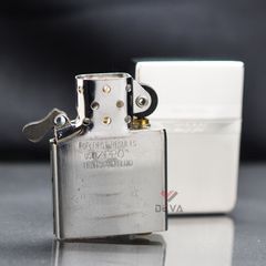 Zippo Tái Bản 1935 Bản Lề Ngoài Vân Nhỏ Kẻ Dọc ZN197