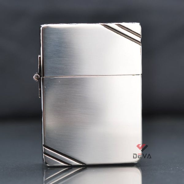 Zippo tái bản 1935 chặt góc cạnh hoa văn gõ búa ZN309