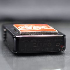 Zippo Tái Bản 1941 Đen Bóng Ốp Emblem Logo Coca-Cola ZN349
