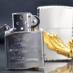 Zippo trắng Emblem đôi cánh thiên thần ốp đá xanh ngọc ZN330
