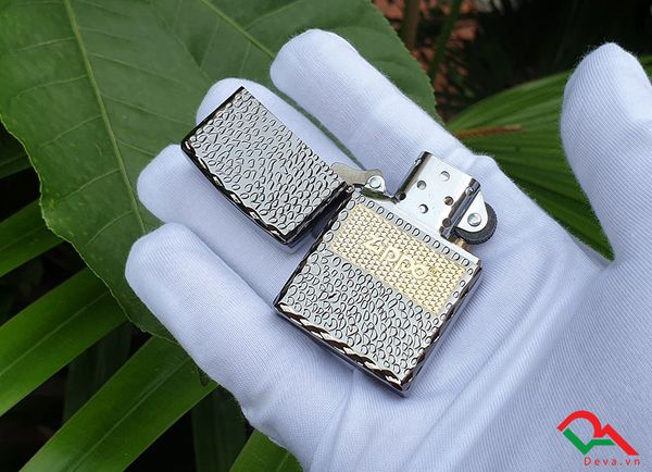 Zippo hoa văn vân bạc ZN148