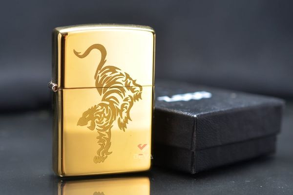 Zippo Vàng Khắc Hình Hổ Cách Điệu ZK59