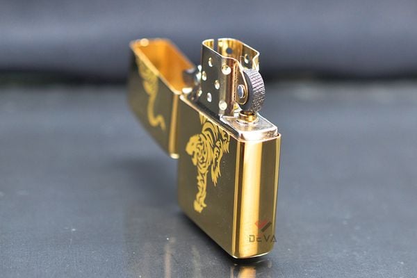 Zippo Vàng Khắc Hình Hổ Cách Điệu ZK59