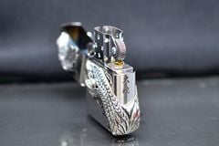 Zippo ốp Emblem rắn 8 đầu Yamata no Orochi ZN324