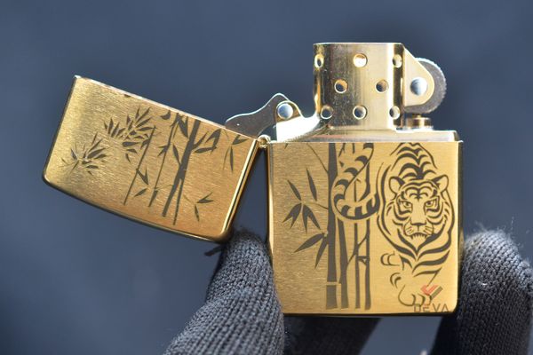Zippo Vàng Khắc Hổ Rừng Trúc ZK36