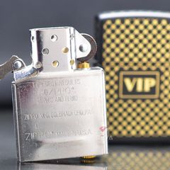 Zippo Mỹ chính hãng sơn đen mờ in hoa văn Vip Z193