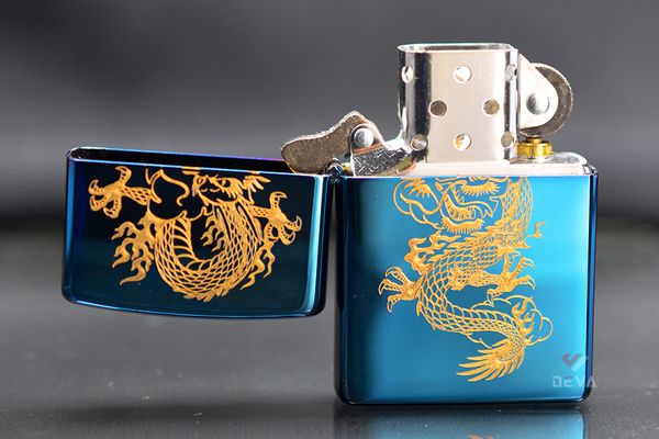 Zippo Xanh Sapphire Khắc Hình Rồng Bay Mạ Vàng ZK49
