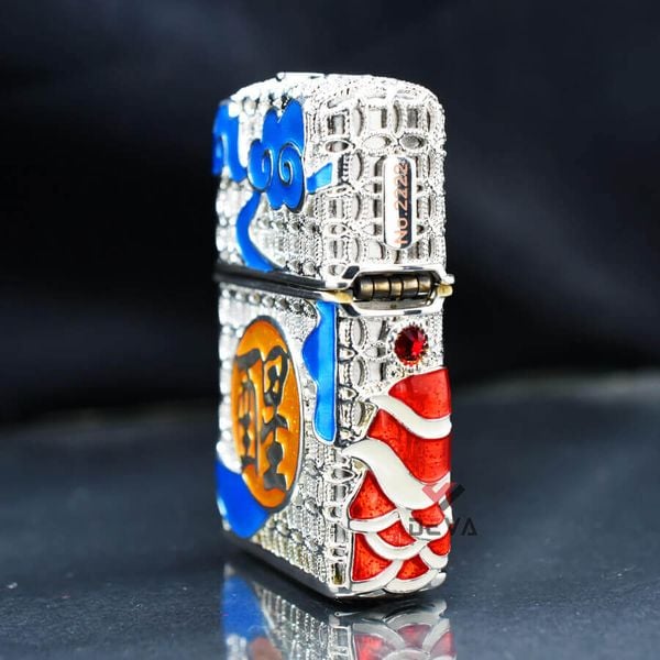 Set Zippo Bọc Lưới Mạ Bạc Múa Sư Tử Như Ý Cát Tường ZN209