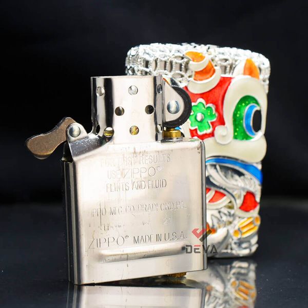 Set Zippo Bọc Lưới Mạ Bạc Múa Sư Tử Như Ý Cát Tường ZN209