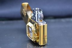 Zippo xuất Nhật gắn mặt đồng hồ cao cấp ZN295
