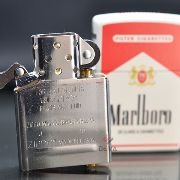 Zippo xuất Nhật Sơn Trắng In Chủ Đề Marlboro ZN355