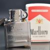 Zippo xuất Nhật Sơn Trắng In Chủ Đề Marlboro ZN355