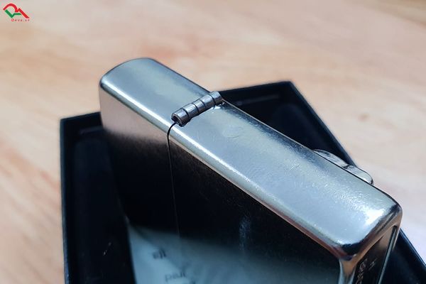 Zippo ốp Emblem Cô Gái Gợi Cảm ZN244
