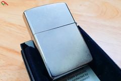 Zippo ốp Emblem Cô Gái Gợi Cảm ZN244