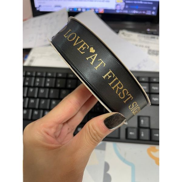 Ruy băng lụa -- Ruy Băng in chữ nổi --. khổ rộng 2,5CM loại đẹp.