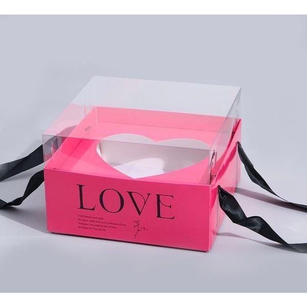 Hộp Giấy Đựng Hoa In Chữ Love - Hình Trái Tim .  Có Quai Xách