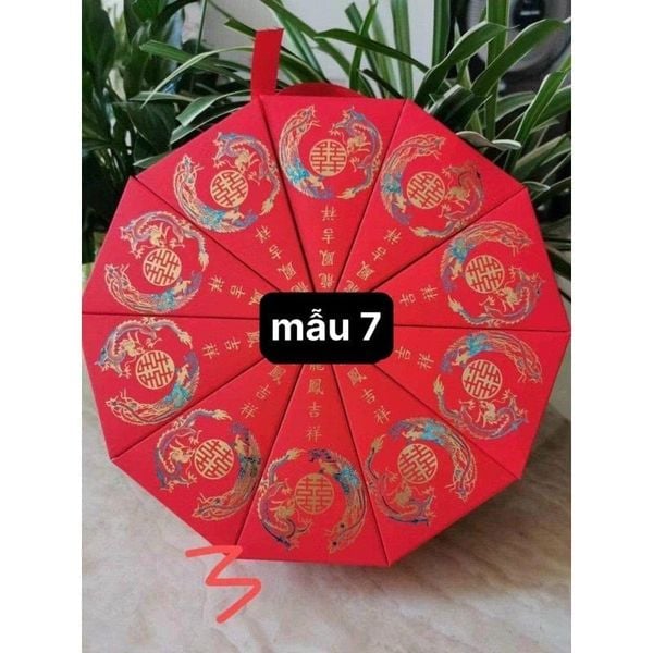 Vỏ hộp  tam giác ánh nhũ xếp tròn - vỏ hộp bánh cưới sang trọng