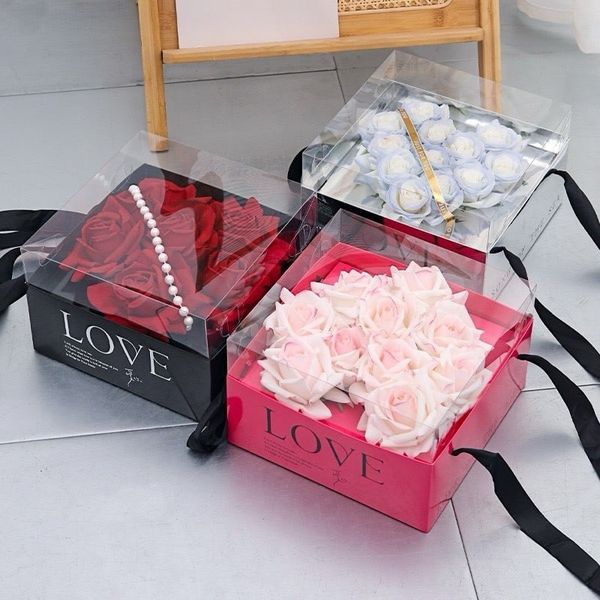 Hộp Giấy Đựng Hoa In Chữ Love - Hình Trái Tim .  Có Quai Xách