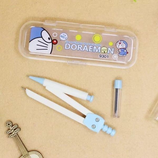 COMPA CHÌ KIM BẤM DORAEMON 9301 - 2 MÀU - DỄ THƯƠNG