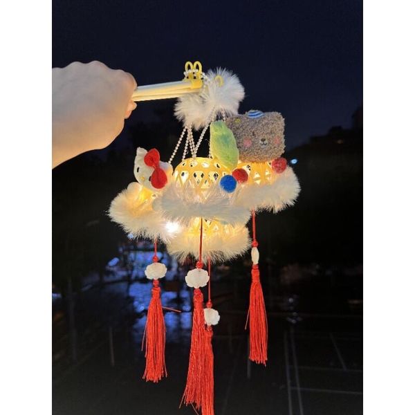 Đèn lồng Trung Thu - Đèn lồng giỏ tre - Đèn lồng gắn thú bông mini - Đèn lồng hình các con vật (Ngẫu Nhiên)