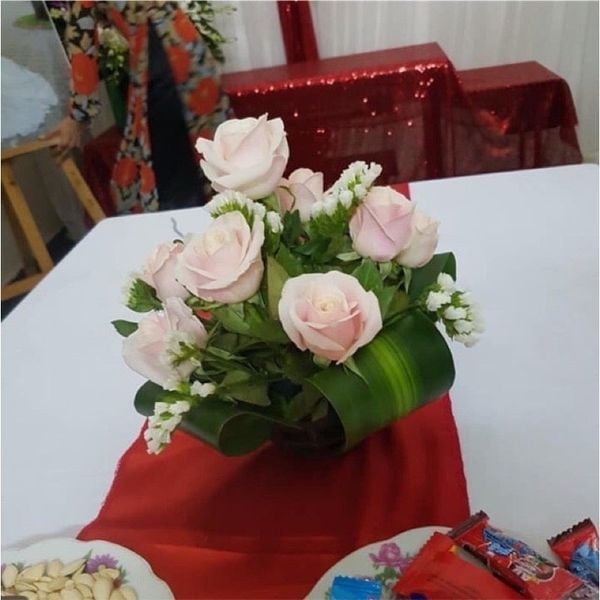 Giỏ nhựa cắm hoa trang trí để bàn tiệc , bàn cô dâu