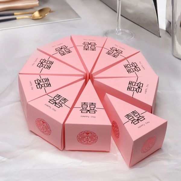 Vỏ hộp tam giác hồng ánh nhũ xếp tròn - Vỏ hộp bánh cưới sang trọng