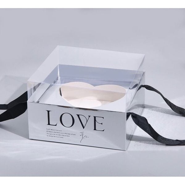 Hộp Giấy Đựng Hoa In Chữ Love - Hình Trái Tim .  Có Quai Xách