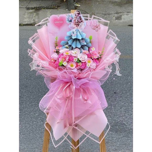 Banner cô gái cầm bó hoa - Gắn bó hoa, Decor bánh sinh nhật - Trang trí bó hoa (Ngẫu nhiên)