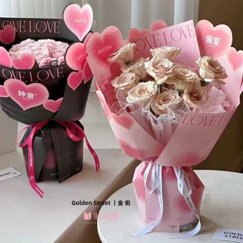 (Tập 10 tờ) Giấy gói hoa hình trái tim . mẫu mới . khổ 35cm*50cm