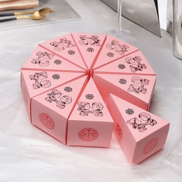 Vỏ hộp tam giác hồng ánh nhũ xếp tròn - Vỏ hộp bánh cưới sang trọng