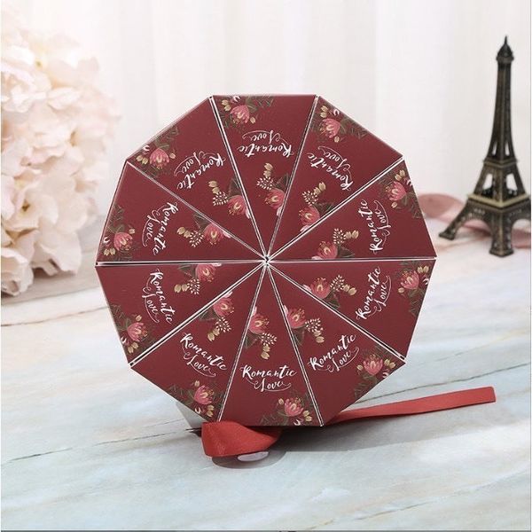 Vỏ hộp tam giác xếp tròn - Vỏ hộp bánh cưới sang trọng