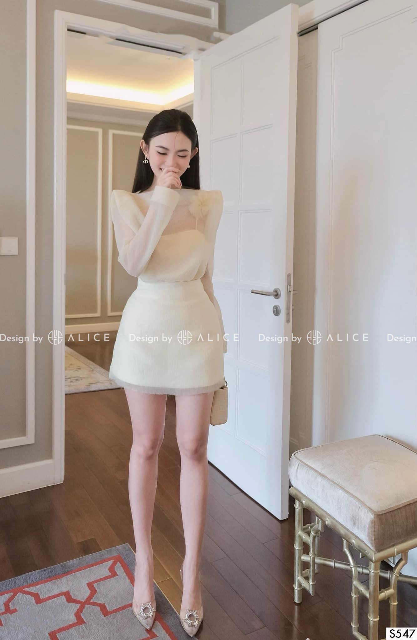  Set Áo Chân Váy Cổ Thuyền Đính Hoa S547 