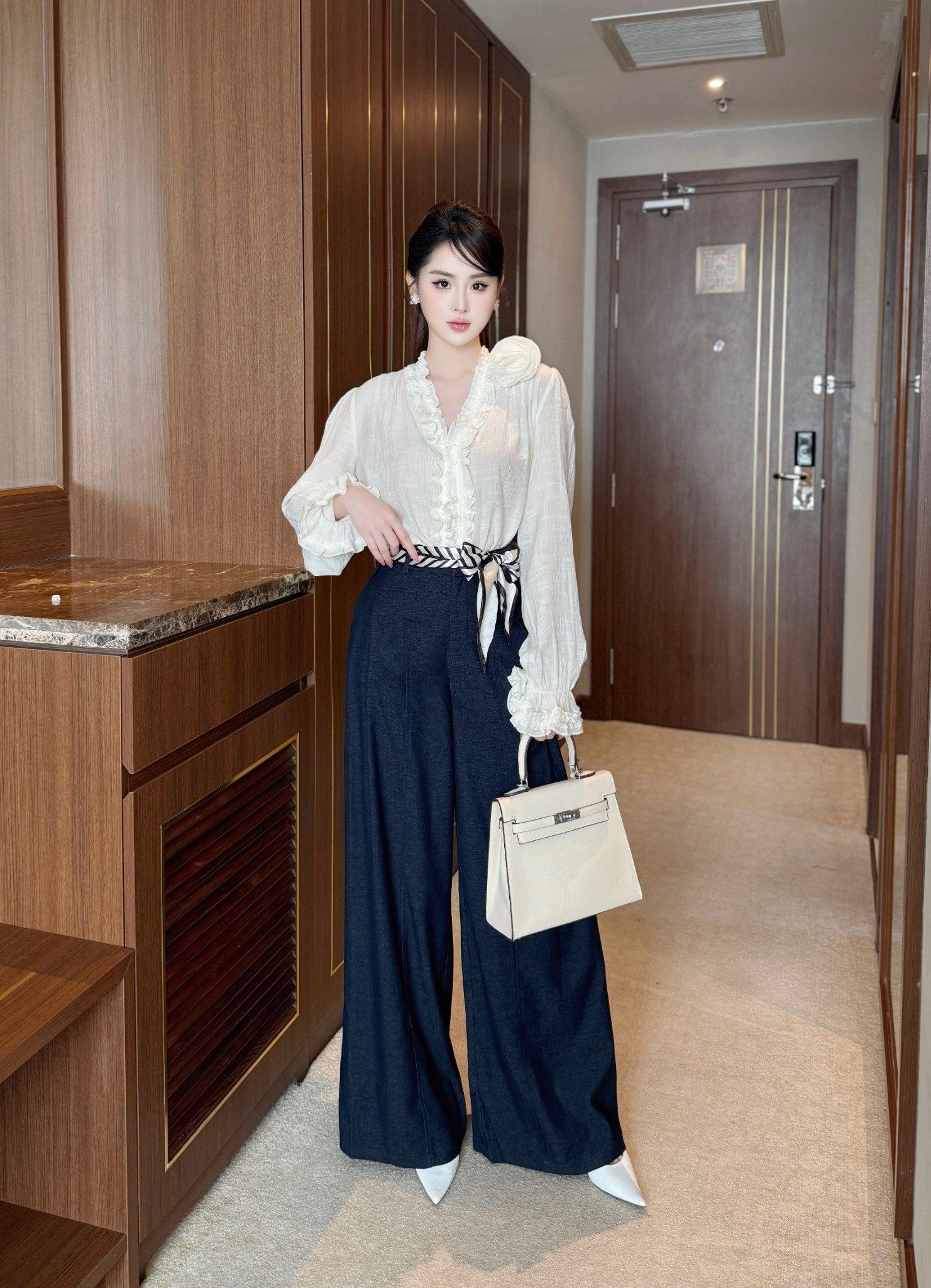  Set Áo Chất Tơ Quần Bò Kèm Khăn Lụa S875 