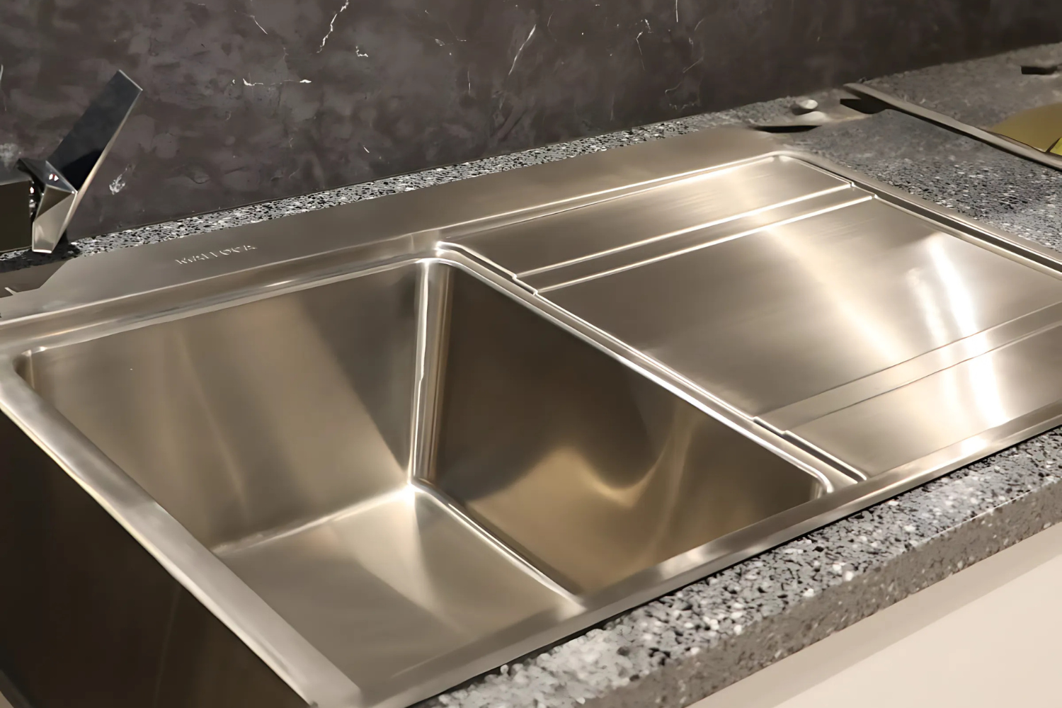 Máy Rửa Chén 2 Hố Inox 304 Malloca MS 7818