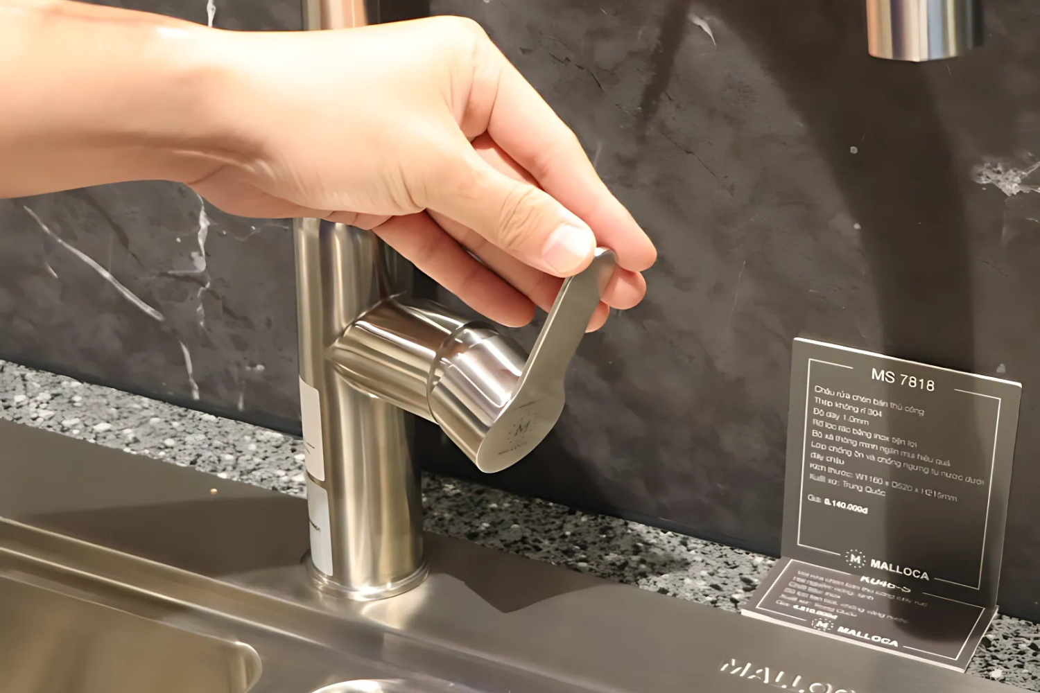 Vòi Rửa Bát Nóng Lạnh Dây Rút Malloca K046-SS | Inox 304