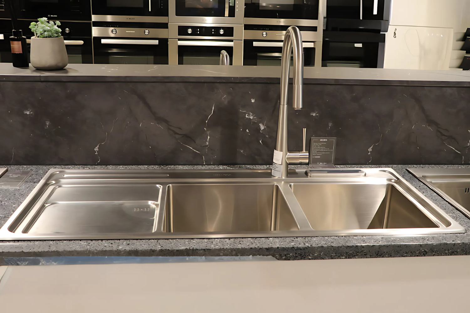 Máy Rửa Bát 2 Hố Inox 304 Malloca MS 8816 N