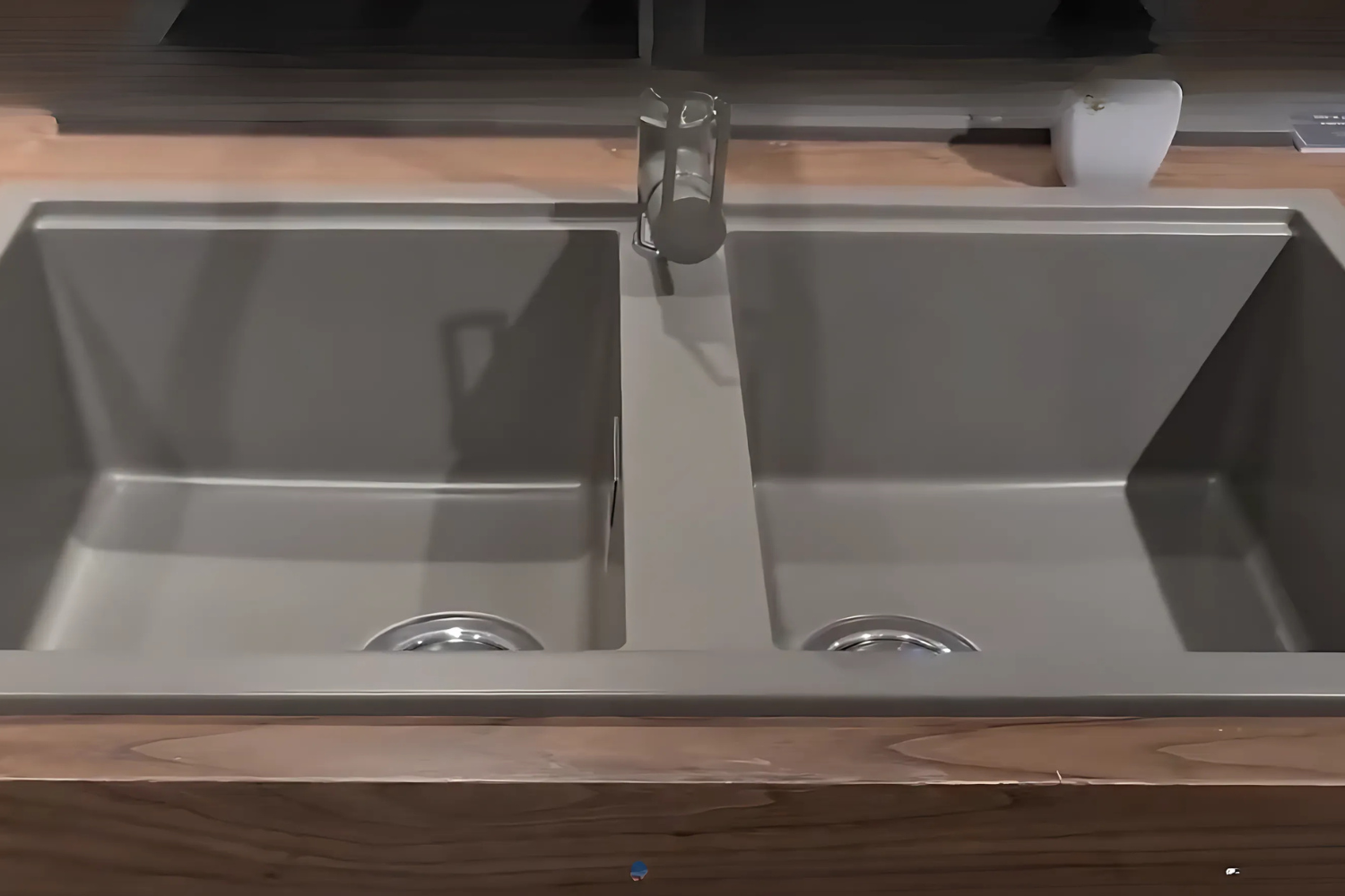 Chậu Rửa Bát 2 Hố Bằng Đá Granite Malloca TITANIUM K-45073