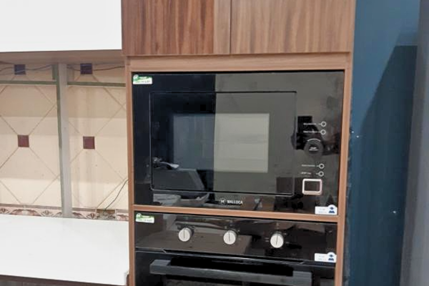 Lò Vi Sóng Có Nướng Malloca MW-927BG | Lắp Âm 27 Lít