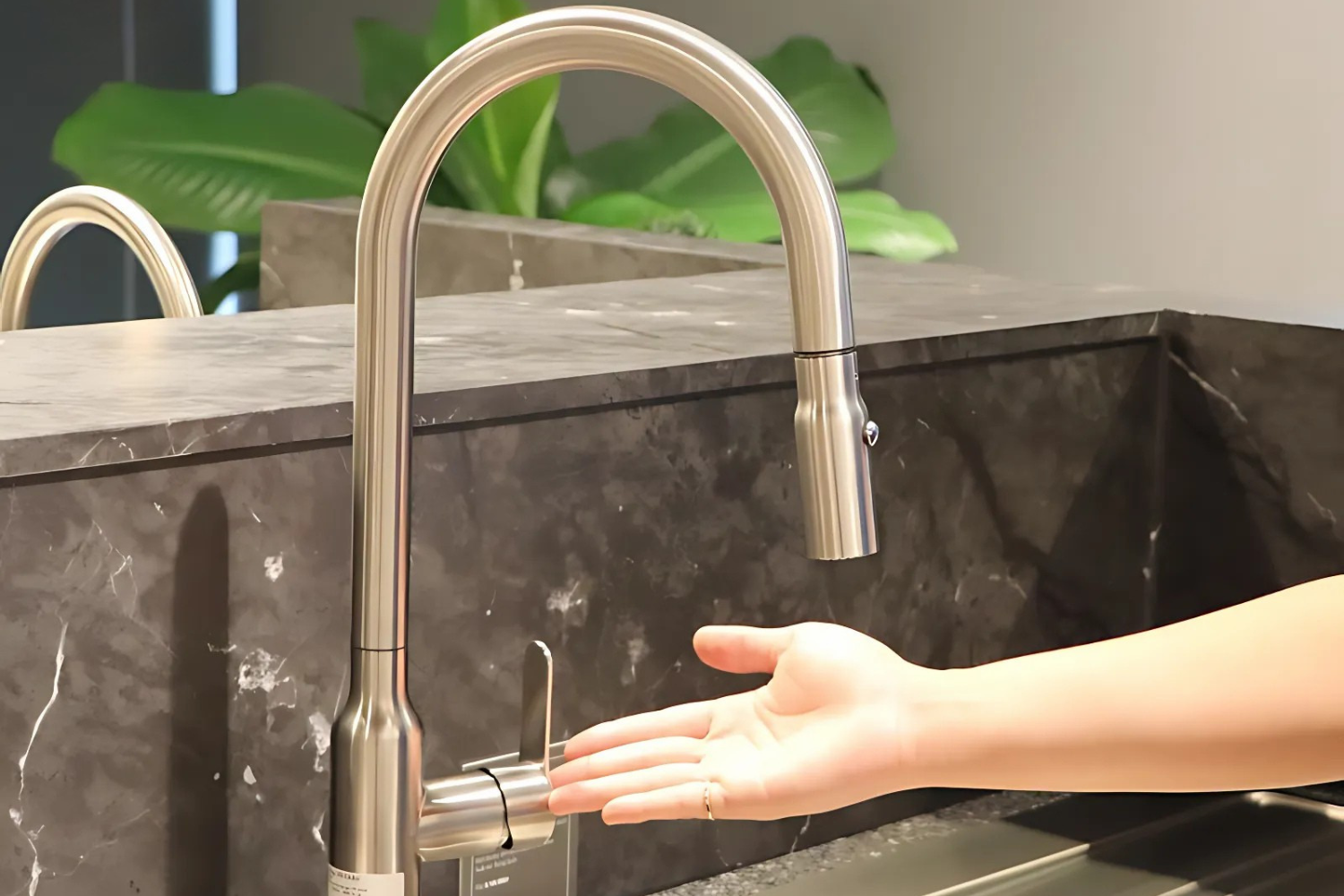 Vòi Rửa Bát Nóng Lạnh Dây Rút Malloca K046-SS | Inox 304